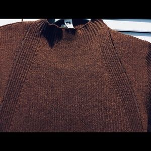 “TAHARI” Lightweight Women Sweater